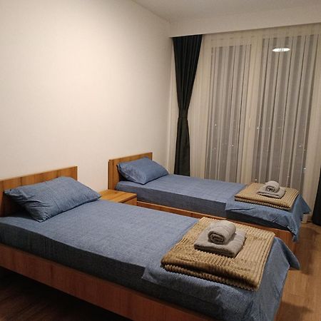 18Th & 16H Floor Secure Luxury Condos With Pool & Fitness Included In Price Skopje Exterior photo