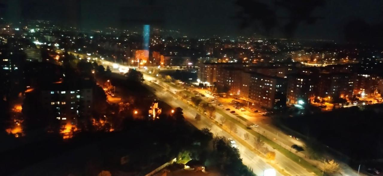 18Th & 16H Floor Secure Luxury Condos With Pool & Fitness Included In Price Skopje Exterior photo