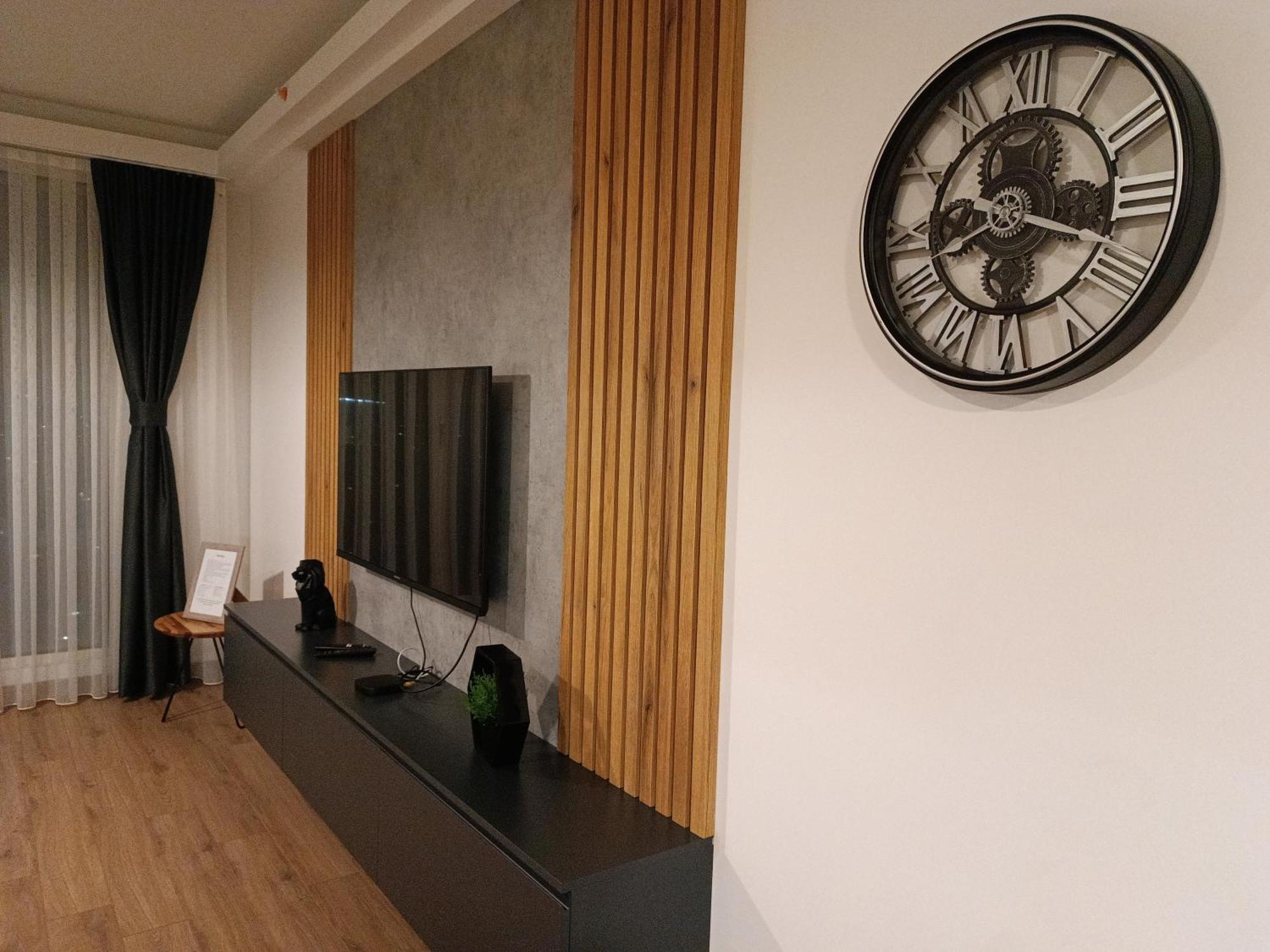 18Th & 16H Floor Secure Luxury Condos With Pool & Fitness Included In Price Skopje Exterior photo